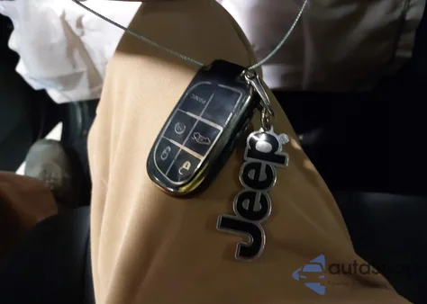 2016 Jeep Grand Cherokee Laredo z USA, uszkodzony, nr VIN 1C4RJFAG7GC393832